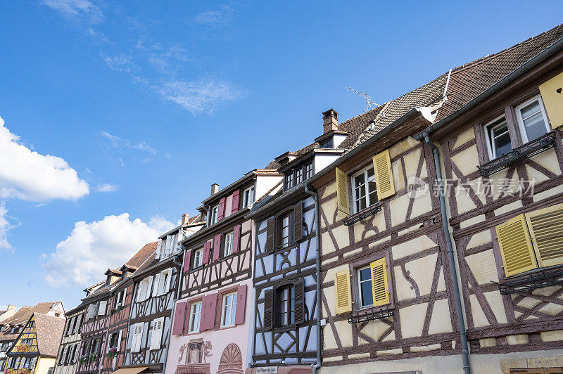 夏日里，法国阿尔萨斯的Colmar La Petite Venise街景